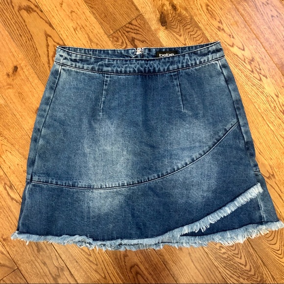 Bebe Frayed Edge Miniskirt Size 6 NWT - Picture 2 of 5